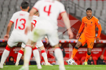 2021-03-24 - Denzel Dumfries of Netherlands during the FIFA World Cup 2022, Qualifiers, Group G football match between Turkey and Netherlands on March 24, 2021 at Ali Sali Yen Stadium in Istanbul, Turkey - Photo Marcel ter Bals / Orange Pictures / DPPI - WORLD CUP 2020 QUALIFIERS - TURKEY AND NETHERLANDS - FIFA WORLD CUP - SOCCER