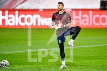 2021-03-25 - Unai Simon of Spain warms up during the 2022 FIFA World Cup, Qualifiers, Group B football match between Spain and Greece on March 25, 2021 at Estadio Municipal Nuevo Los Carmenes in Granada, Spain - Photo Pablo Morano / Orange Pictures / DPPI - 2022 FIFA WORLD CUP, QUALIFIERS, GROUP B - SPAIN AND GREECE - FIFA WORLD CUP - SOCCER