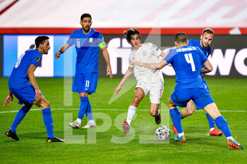 2021-03-25 - Tasos Bakasetas of Greece, Bryan Gil of Spain and Kyriakos Papadopoulos of Greece during the 2022 FIFA World Cup, Qualifiers, Group B football match between Spain and Greece on March 25, 2021 at Estadio Municipal Nuevo Los Carmenes in Granada, Spain - Photo Pablo Morano / Orange Pictures / DPPI - 2022 FIFA WORLD CUP, QUALIFIERS, GROUP B - SPAIN AND GREECE - FIFA WORLD CUP - SOCCER