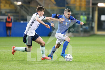 2021-03-25 - Marco Verratti of Italy and Paddy McNair of Northern Ireland during the FIFA World Cup 2022, Qualifiers Group C football match between Italy and Northern Ireland on March 25, 2021 at Ennio Tardini stadium in Parma, Italy - Photo Laurent Lairys / DPPI - FIFA WORLD CUP 2022, QUALIFIERS GROUP C - ITALY VS NORTHERN IRELAND - FIFA WORLD CUP - SOCCER