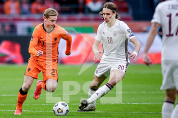 2021-03-27 - Frenkie de Jong of the Netherlands, Roberts Uldrikis of Latvia during the 2022 FIFA World Cup, Qualifiers, Group G football match between Netherlands and Latvia on March 27, 2021 at Johan Cruijff ArenA in Amsterdam, Netherlands - Photo Broer van den Boom / Orange Pictures / DPPI - QUALIFICAZIONI AI MONDIALI FIFA 2022 - GRUPPO G - PAESI BASSI VS LETTONIA - FIFA WORLD CUP - SOCCER