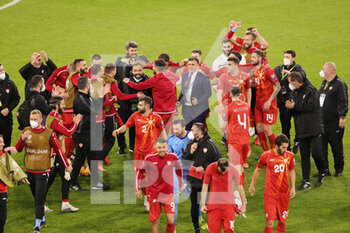 2021-03-31 - North Macedonia celebrates at the end of the 2022 FIFA World Cup, Qualifiers, Group J football match between Germany and North Macedonia on March 31, 2021 at Schauinsland-Reisen-Arena in Duisburg, Germany - Photo Ralf Ibing / firo Sportphoto / DPPI - MONDIALI FIFA 2022, QUALIFICAZIONI, GRUPPO J - GERMANIA VS MACEDONIA DEL NORD - FIFA WORLD CUP - SOCCER