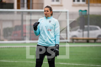 2021-05-01 - Camille Pecharman of Paris FC warms up ahead of the Women's French championship D1 Arkema football match between GPSO 92 Issy and Paris FC on May 1, 2021 at Le Gallo stadium in Boulogne-Billancourt, France - Photo Antoine Massinon / A2M Sport Consulting / DPPI - GPSO 92 ISSY VS PARIS FC - FRENCH WOMEN DIVISION 1 - SOCCER