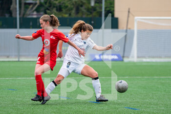 2021-05-01 - Fanny Pereira of GPSO 92 Issy and Daphne Corboz of Paris FC fight for the ball during the Women's French championship D1 Arkema football match between GPSO 92 Issy and Paris FC on May 1, 2021 at Le Gallo stadium in Boulogne-Billancourt, France - Photo Antoine Massinon / A2M Sport Consulting / DPPI - GPSO 92 ISSY VS PARIS FC - FRENCH WOMEN DIVISION 1 - SOCCER