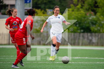 2021-05-01 - Gaetane Thiney of Paris FC controls the ball during the Women's French championship D1 Arkema football match between GPSO 92 Issy and Paris FC on May 1, 2021 at Le Gallo stadium in Boulogne-Billancourt, France - Photo Melanie Laurent / A2M Sport Consulting / DPPI - GPSO 92 ISSY VS PARIS FC - FRENCH WOMEN DIVISION 1 - SOCCER
