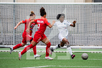 2021-05-01 - Celya Barclais of GPSO 92 Issy and Oriane Jean Francois of Paris FC fight for the ball during the Women's French championship D1 Arkema football match between GPSO 92 Issy and Paris FC on May 1, 2021 at Le Gallo stadium in Boulogne-Billancourt, France - Photo Melanie Laurent / A2M Sport Consulting / DPPI - GPSO 92 ISSY VS PARIS FC - FRENCH WOMEN DIVISION 1 - SOCCER