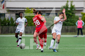 2021-05-01 - Gwenaelle Butel of GPSO 92 Issy and Clara Mateo of Paris FC fight for the ball during the Women's French championship D1 Arkema football match between GPSO 92 Issy and Paris FC on May 1, 2021 at Le Gallo stadium in Boulogne-Billancourt, France - Photo Melanie Laurent / A2M Sport Consulting / DPPI - GPSO 92 ISSY VS PARIS FC - FRENCH WOMEN DIVISION 1 - SOCCER