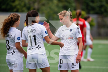 2021-05-01 - Daphne Corboz of Paris FC, Clara Mateo of Paris FC and Linda Sallstrom of Paris FC celebrate the victory after the Women's French championship D1 Arkema football match between GPSO 92 Issy and Paris FC on May 1, 2021 at Le Gallo stadium in Boulogne-Billancourt, France - Photo Melanie Laurent / A2M Sport Consulting / DPPI - GPSO 92 ISSY VS PARIS FC - FRENCH WOMEN DIVISION 1 - SOCCER