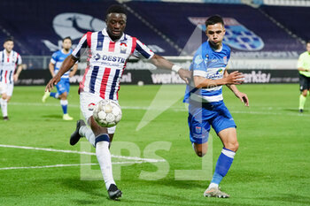 2020-10-24 - Leeroy Owusu of Willem II, Eliano Reijnders of Pec Zwolle during the Netherlands championship Eredivisie football match between PEC Zwolle and Willem II on October 24, 2020 at MAC3PARK Stadium in Zwolle, The Netherlands - Photo Raymond Smit / Orange Pictures / DPPI - PEC ZWOLLE VS WILLEM II - NETHERLANDS EREDIVISIE - SOCCER