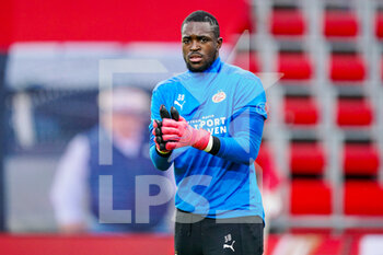 2020-11-01 - Yvon Mvogo of PSV Eindhoven warms up before the Netherlands championship Eredivisie football match between PSV and ADO Den Haag on November 01, 2020 at the Philips stadium in Eindhoven, Netherlands - Photo Jeroen Meuwsen / Orange Pictures / DPPI - PSV AND ADO DEN HAAG - NETHERLANDS EREDIVISIE - SOCCER