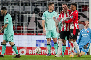 2020-11-08 - Mario Gotze of PSV celebrating goal (2-0) with Donyell Malen during the Netherlands championship, eredivisie football match between PSV and Willem II on November 8, 2020 at the Philips stadium in Eindhoven, Netherlands - Photo Broer vd Boom / Orange Pictures / DPPI - PSV VS WILLEM II - NETHERLANDS EREDIVISIE - SOCCER