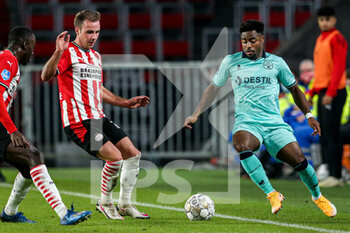 2020-11-08 - Che Nunnely of Willem II, Mario Gotze of PSV during the Netherlands championship, eredivisie football match between PSV and Willem II on November 8, 2020 at the Philips stadium in Eindhoven, Netherlands - Photo Broer vd Boom / Orange Pictures / DPPI - PSV VS WILLEM II - NETHERLANDS EREDIVISIE - SOCCER