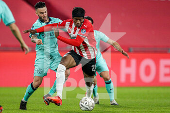 2020-11-08 - Pol Llonch of Willem II, Noni Madueke of PSV during the Netherlands championship, eredivisie football match between PSV and Willem II on November 8, 2020 at the Philips stadium in Eindhoven, Netherlands - Photo Broer vd Boom / Orange Pictures / DPPI - PSV VS WILLEM II - NETHERLANDS EREDIVISIE - SOCCER
