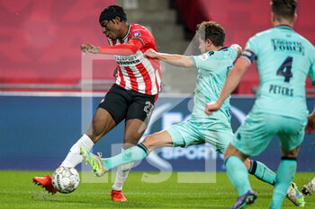 2020-11-08 - Noni Madueke of PSV, Mats Kohlert of Willem II during the Netherlands championship, eredivisie football match between PSV and Willem II on November 8, 2020 at the Philips stadium in Eindhoven, Netherlands - Photo Broer vd Boom / Orange Pictures / DPPI - PSV VS WILLEM II - NETHERLANDS EREDIVISIE - SOCCER
