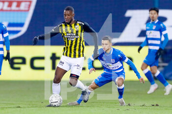 2020-12-05 - Riechedly Bazoer of Vitesse, Eliano Reijnders of PEC Zwolle during the Netherlands championship Eredivisie football match between PEC Zwolle and Vitesse on December 5, 2020 at MAC³PARK Stadion in Zwolle, Netherlands - Photo Marcel ter Bals / Orange Pictures / DPPI - PEC ZWOLLE VS VITESSE - NETHERLANDS EREDIVISIE - SOCCER