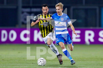 2020-12-05 - Thomas Bruns of Vitesse, Dean Huiberts of PEC Zwolle during the Netherlands championship Eredivisie football match between PEC Zwolle and Vitesse on December 5, 2020 at MAC³PARK Stadion in Zwolle, Netherlands - Photo Marcel ter Bals / Orange Pictures / DPPI - PEC ZWOLLE VS VITESSE - NETHERLANDS EREDIVISIE - SOCCER