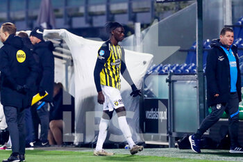 2020-12-05 - Idrissa Toure of Vitesse is sent off with a straight red card during the Netherlands championship Eredivisie football match between PEC Zwolle and Vitesse on December 5, 2020 at MAC³PARK Stadion in Zwolle, Netherlands - Photo Marcel ter Bals / Orange Pictures / DPPI - PEC ZWOLLE VS VITESSE - NETHERLANDS EREDIVISIE - SOCCER
