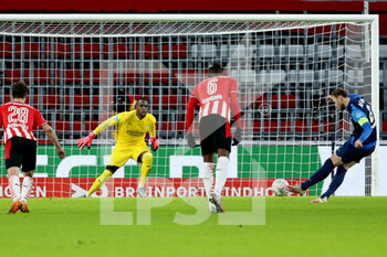 2021-01-13 - Teun Koopmeiners of AZ scores a goal during the Netherlands championship Eredivisie football match between PSV Eindhoven and AZ Alkmaar on January 13, 2021 at Philips Stadion in Eindhoven, Netherlands - Photo Perry van de Leuvert / Orange Pictures / DPPI - PSV EINDHOVEN VS AZ ALKMAAR - NETHERLANDS EREDIVISIE - SOCCER