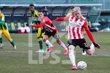 2021-02-13 - Philipp Max of PSV Eindhoven misses a penalty during the Netherlands championship Eredivisie football match between ADO Den Haag and PSV on February 13, 2021 at Cars Jeans Stadium in Den Haag, Netherlands - Photo Hans van der Valk / Orange Pictures / DPPI - ADO DEN HAAG AND PSV - NETHERLANDS EREDIVISIE - SOCCER