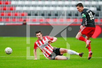 2021-03-14 - Nick Viergever of PSV Eindhoven and Steven Berghuis of Feyenoord during the Netherlands championship Eredivisie football match between PSV and Feyenoord on March 14, 2021 at Philips Stadion in Eindhoven, Netherlands - Photo Broer van den Boom / Orange Pictures / DPPI - PSV AND FEYENOORD - NETHERLANDS EREDIVISIE - SOCCER