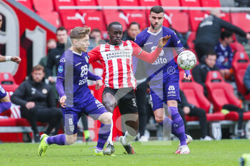 04/04/2021 - Teun Bijleveld of Heracles Almelo, Jordan Teze of PSV Eindhoven, Rai Vloet of Heracles Almelo during the Netherlands championship Eredivisie football match between PSV and Heracles Almelo on April 4, 2021 at Philips Stadion in Eindhoven, Netherlands - Photo Perry van de Leuvert / Orange Pictures / DPPI - PSV VS HERACLES ALMELO - NETHERLANDS EREDIVISIE - CALCIO