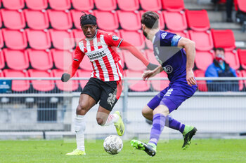 04/04/2021 - Noni Madueke of PSV Eindhoven, Robin Propper (c) of Heracles Almelo during the Netherlands championship Eredivisie football match between PSV and Heracles Almelo on April 4, 2021 at Philips Stadion in Eindhoven, Netherlands - Photo Perry van de Leuvert / Orange Pictures / DPPI - PSV VS HERACLES ALMELO - NETHERLANDS EREDIVISIE - CALCIO
