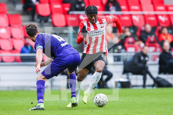 04/04/2021 - Robin Propper (c) of Heracles Almelo, Noni Madueke of PSV Eindhoven during the Netherlands championship Eredivisie football match between PSV and Heracles Almelo on April 4, 2021 at Philips Stadion in Eindhoven, Netherlands - Photo Perry van de Leuvert / Orange Pictures / DPPI - PSV VS HERACLES ALMELO - NETHERLANDS EREDIVISIE - CALCIO
