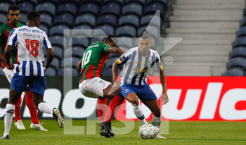 2020-10-03 - Jesus Manuel Corona of Porto in action with Getterson of Maritimo during the Portuguese championship, Liga NOS football match between FC Porto and Maritimo on October 3, 2020 at Estadio do Dragao in Porto, Portugal - Photo Nuno Guimaraes / ProSportsImages / DPPI - FC PORTO VS MARITIMO - PORTUGUESE PRIMEIRA LIGA - SOCCER