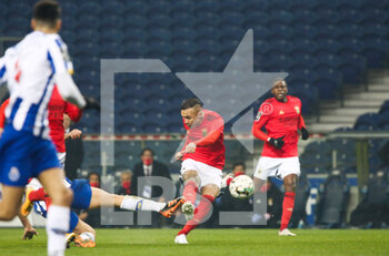 2021-01-15 - Benfica's Everton shoots on goal during the Portuguese championship Liga NOS football match between FC Porto and SL Benfica on January 15 2021 at Estadio do Dragao in Porto, Portugal - Photo Nuno Guimaraes / ProSportsImages / DPPI - FC PORTO VS SL BENFICA - PORTUGUESE PRIMEIRA LIGA - SOCCER