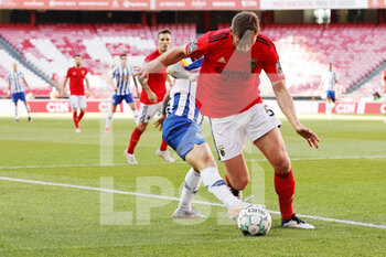 2021-05-06 - Jan Vertonghen of Benfica gets tackled during the Portuguese championship Liga NOS football match between SL Benfica and FC Porto on May 6, 2021 at Estadio da Luz in Benfica, Portugal - Photo Joao Rico / ProSportsImages / DPPI - SL BENFICA VS FC PORTO - PORTUGUESE PRIMEIRA LIGA - SOCCER