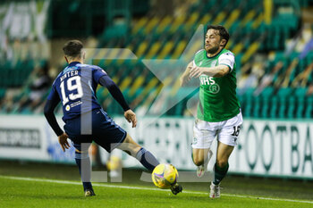 2020-10-02 - Lewis Stevenson (16) of Hibernian skips around the challenge from Andy Winter (19) of Hamilton during the Scottish championship Premiership football match between Hibernian and Hamilton Academical FC on October 2, 2020 at Easter Road in Edinburgh, Scotland - Photo Craig Doyle / ProSportsImages / DPPI - HIBERNIAN VS HAMILTON ACADEMICAL FC - SCOTTISH PREMIERSHIP - SOCCER