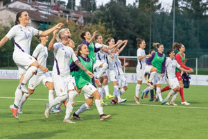 2018-11-03 - La Fiorentina Women's festeggia sotto la tribuna - FIORENTINA WOMEN'S VS UPC TAVAGNACCO - ITALIAN SERIE A WOMEN - SOCCER