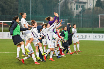 2019-02-09 - Fiorentina festeggia con tifosi - FIORENTINA WOMEN´S VS SASSUOLO - ITALIAN SERIE A WOMEN - SOCCER