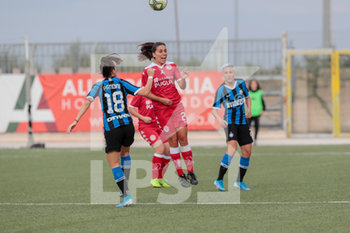 2019-11-02 - Torres (Pink Bari) di testa contro Pandini (Inter) - PINK BARI VS INTER - ITALIAN SERIE A WOMEN - SOCCER