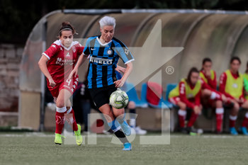 2019-11-02 - Tarenzi (Inter) difende la palla da  Di Bari (Pink Bari) - PINK BARI VS INTER - ITALIAN SERIE A WOMEN - SOCCER