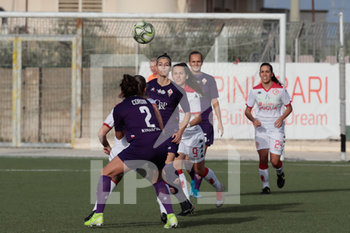 2019-11-16 - Luijks (Pink Bari) difende palla da Cordia (Fiorentina Woman) - PINK BARI VS FIORENTINA WOMEN - ITALIAN SERIE A WOMEN - SOCCER
