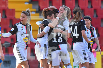 2020-01-12 - Cristiana Girelli della Juventus esulta con le compagne dopo aver segnato un rigore contro il Tavagnacco. - TAVAGNACCO VS JUVENTUS - ITALIAN SERIE A WOMEN - SOCCER