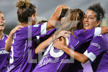 2020-08-22 - Fiorentina Femminile players celebrate the goal - ACF FIORENTINA FEMMINILE VS INTER - ITALIAN SERIE A WOMEN - SOCCER