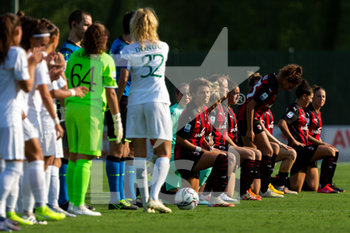 2020-08-23 - AC Milan’s players bend the knee before the game - AC MILAN VS FLORENTIA SAN GIMIGNANO - ITALIAN SERIE A WOMEN - SOCCER