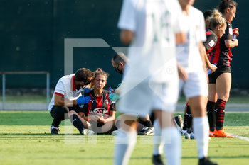2020-08-23 - Miriam Longo (AC Milan) injury after celebrating her goal - AC MILAN VS FLORENTIA SAN GIMIGNANO - ITALIAN SERIE A WOMEN - SOCCER