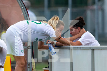 2020-08-23 - Tamar Dongus (Florentia San Gimignano) supports her teammate Giulia Bursi (Florentia San Gimignano) after the game - AC MILAN VS FLORENTIA SAN GIMIGNANO - ITALIAN SERIE A WOMEN - SOCCER