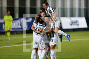 2020-08-29 - Barbara Bonansea (Juventus FC) celebrates with her teammates after scoring the first goal of the match - JUVENTUS VS EMPOLI LADIES - ITALIAN SERIE A WOMEN - SOCCER