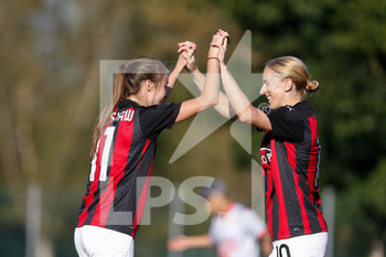 2020-09-05 - Christy Grimshaw (AC Milan) e Natasha Khalila Dowie (AC Milan) festeggiano dopo il gol - AC MILAN VS PINK BARI - ITALIAN SERIE A WOMEN - SOCCER