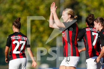 2020-09-05 - Natasha Khalila Dowie (AC Milan) festeggia dopo aver segnato il gol del raddoppio - AC MILAN VS PINK BARI - ITALIAN SERIE A WOMEN - SOCCER