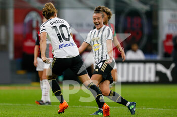 2020-10-05 - Cristiana Girelli (Juventus FC) e Aurora Galli (Juventus FC) esultanza - AC MILAN VS JUVENTUS - ITALIAN SERIE A WOMEN - SOCCER