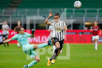 2020-10-05 - Barbara Bonansea (Juventus FC) e Maria Korenciova (AC Milan) - AC MILAN VS JUVENTUS - ITALIAN SERIE A WOMEN - SOCCER
