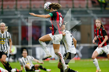 2020-10-05 - Valentina Giacinti (AC Milan) colpo di testa - AC MILAN VS JUVENTUS - ITALIAN SERIE A WOMEN - SOCCER