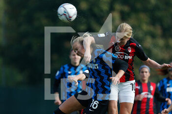 2020-10-18 - Caroline Moller Hansen (FC Internazionale) e Natasha Khalila Dowie (AC Milan) - AC MILAN VS INTER - ITALIAN SERIE A WOMEN - SOCCER