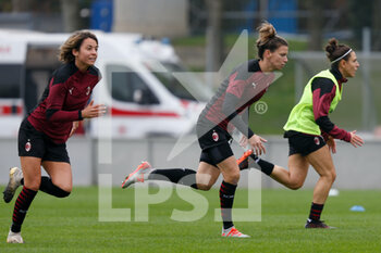 2020-11-15 - Laura Agard (AC Milan) warming up before the match - AC MILAN VS AS ROMA - ITALIAN SERIE A WOMEN - SOCCER
