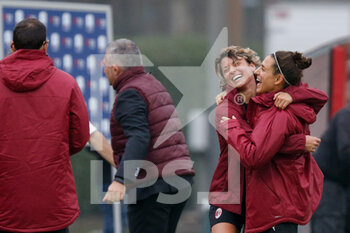 2020-11-15 - Valentina Giacinti (AC Milan) and Veronica Boquete (AC Milan) celebrates after the match - AC MILAN VS AS ROMA - ITALIAN SERIE A WOMEN - SOCCER